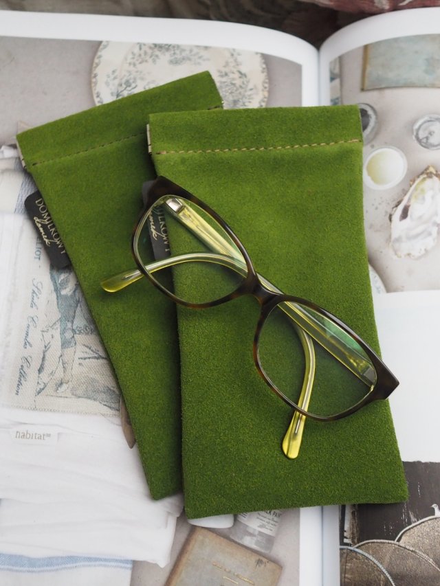 Zielone -  etui na okulary z zamszowej welurowej skóry – handmade DomilkowyDomek, etui na klips, miękkie i stylowe
