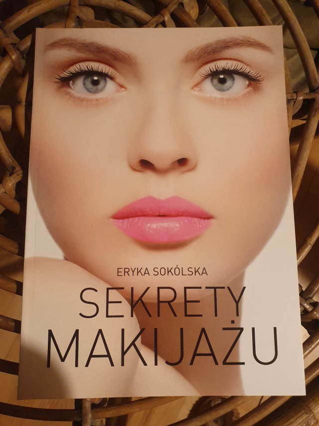 Książka "Sekrety makijażu" poradnik