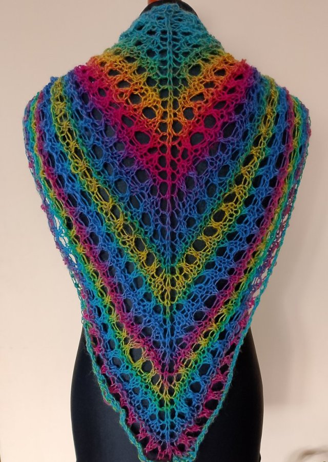 Ażurowa chusta na drutach, z moherem