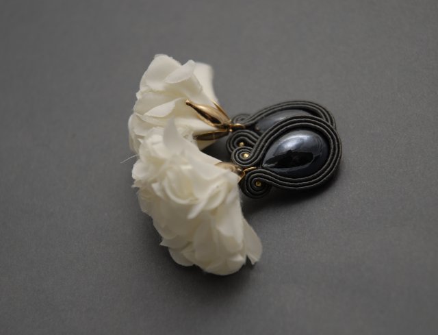 kolczyki sutasz z kwiatkiem