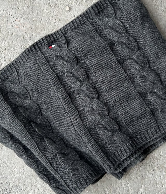 Tommy Hilfinger komin w pięknej głębokiej  szarości szt 28,5 długość bez rozciągania 78 x 2