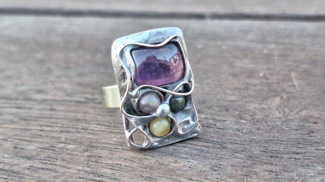 Ametyst i kropki  - pierścionek regulowany