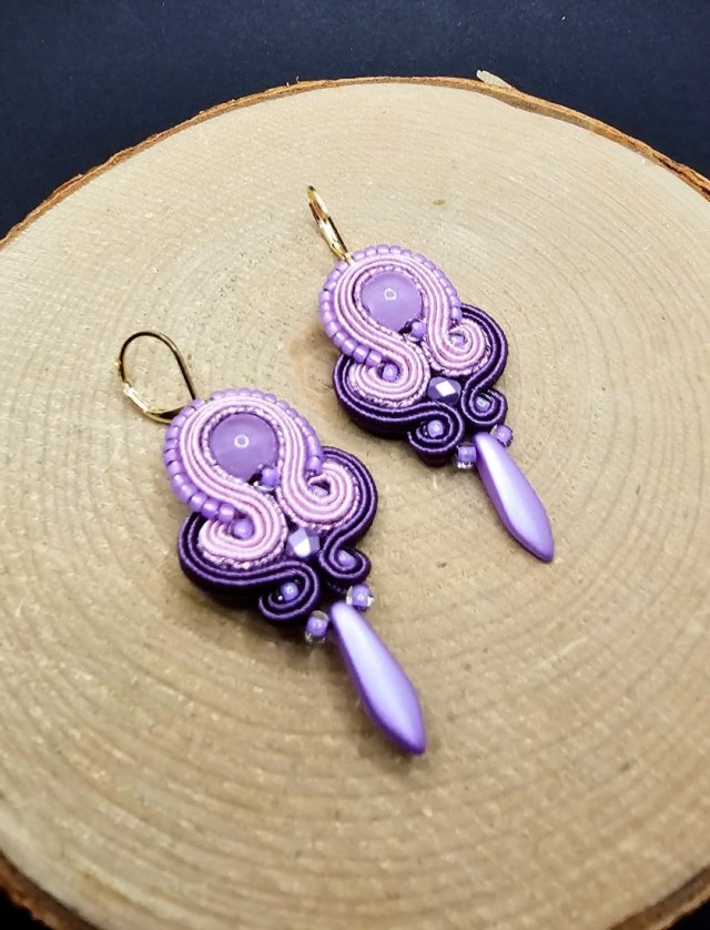 Fioletowe wiszące kolczyki sutasz