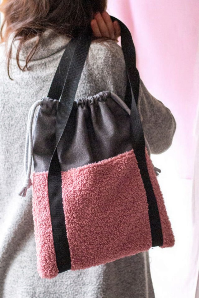 Szaro-różowa torba z kominem baranek