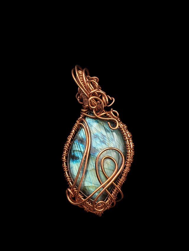 Miedziany wisiorek z labradorytem