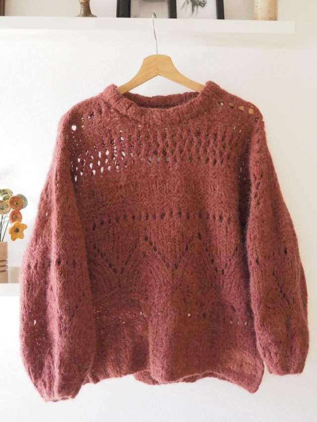 Ciepły moherowy ażurowy sweterek , rękawy bufiaste balonowe