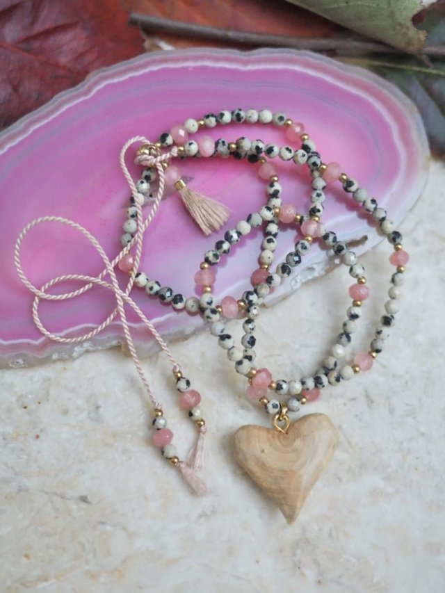 CHOKER DALMATYŃCZYK Z SERCEM NA NICI, KAMIENIE NATURALNE, SERDUSZKO DREWNIANE | DomilkowyDomek