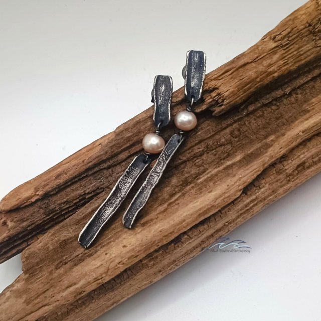 Ręcznie wykonane z perłą.