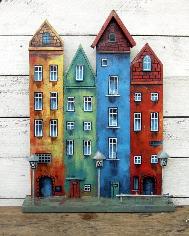 Kolorowe kamienice - dekoracja ze starych desek, ręcznie malowana