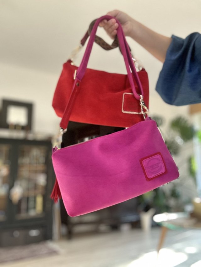 Torebka skórzana zamszowa fuksja - listonoszka – ręcznie szyta torba DomilkowyDomek