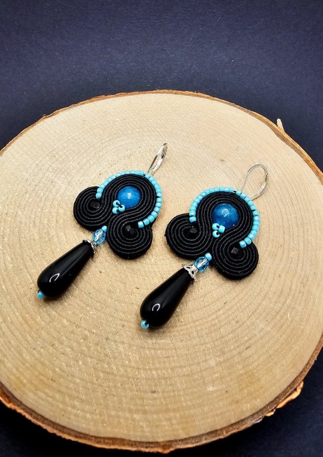 Czarno-turkusowe wiszące kolczyki sutasz