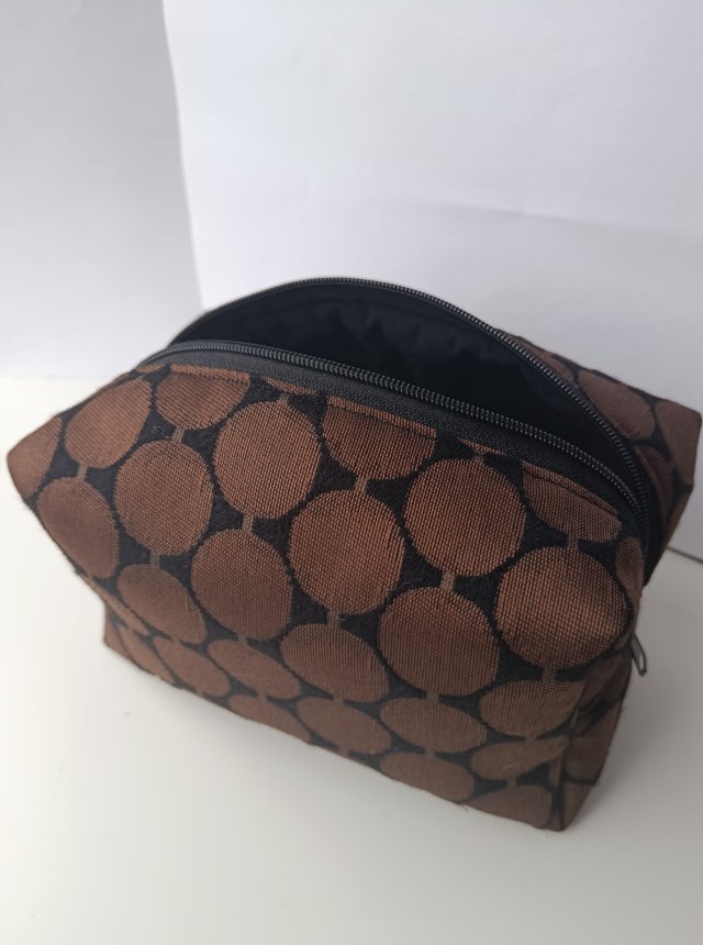Kosmetyczka duża materiałowa brązowa