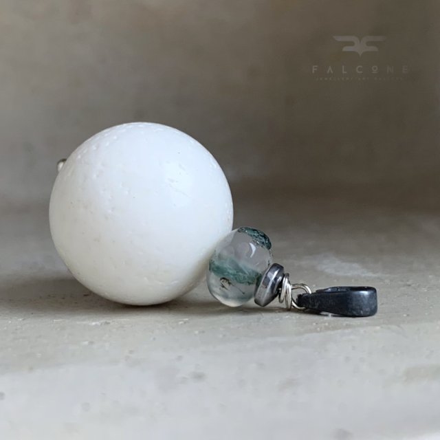 Wisiorek Biały Koral