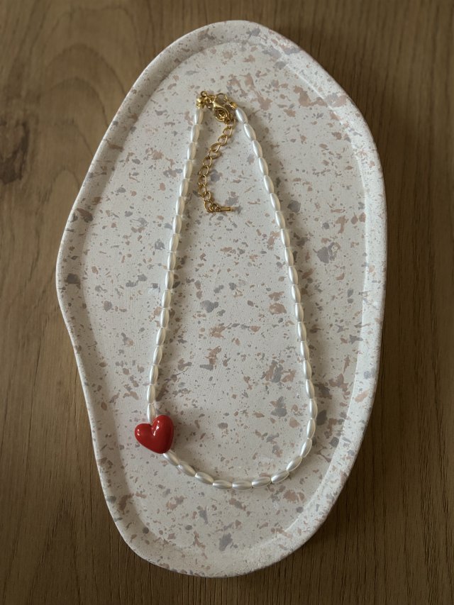Naszyjnik walentynkowy z pereł z czerwonym sercem
