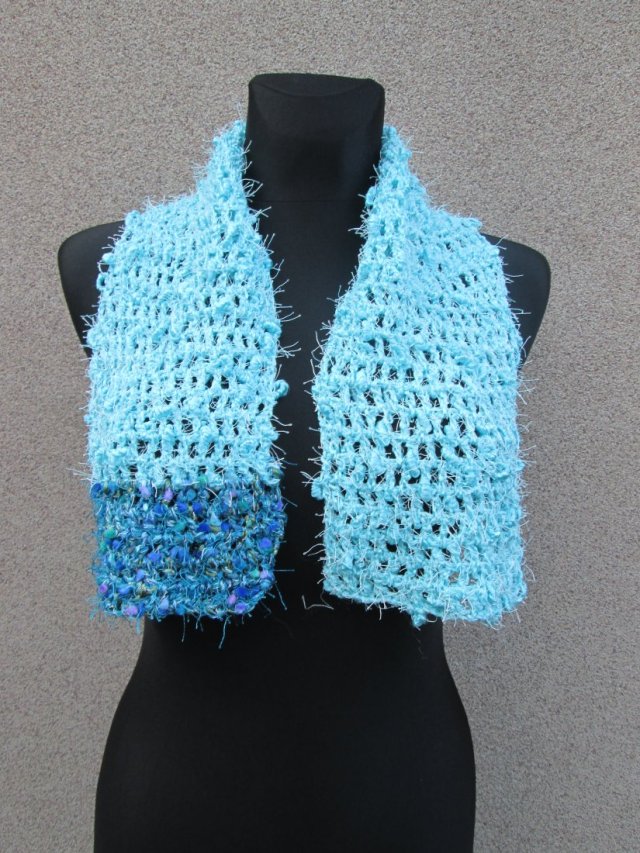 Turkusowy szalik ręcznie robiony