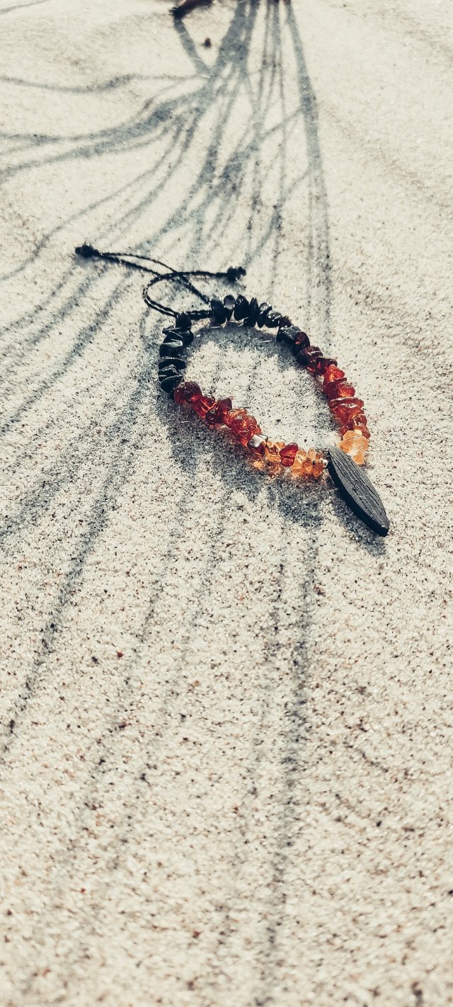 Bransoletka "Złoty bursztyn"- cztery rodzaje bursztynu ze srebrem pozłacanym 14-karatowym złotem i czarnym dębem