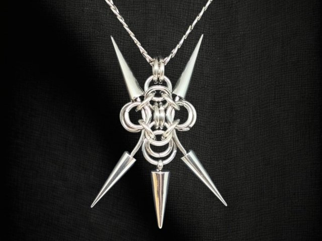 Zawieszka z piercingiem i kolcami stal chirurgiczna cyber goth punk