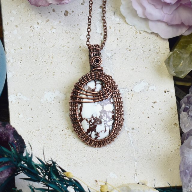 Miedziany wisiorek wire wrapping z jaspisem Wild Horse #661