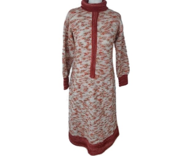 Sukienka robiona na drutach