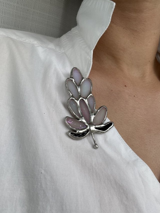 Witrażowa szklana broszka Kwiat Lawendy Prezent na dnień kobiet