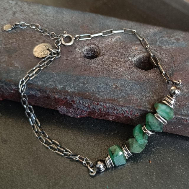 Srebrna bransoletka ze szmaragdem