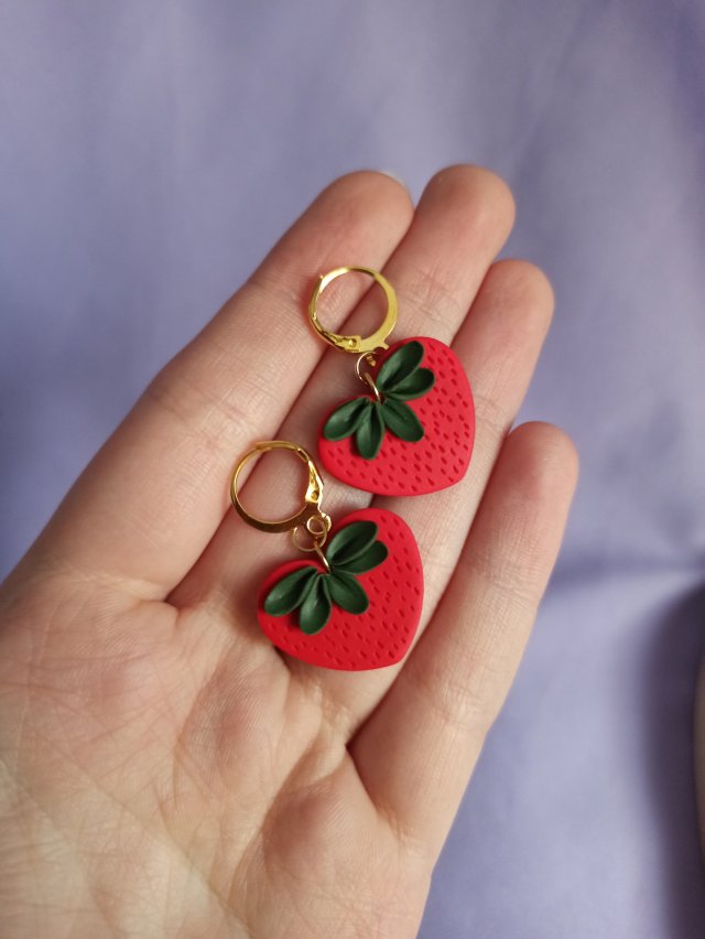 Kolczyki z gliny polimerowej truskawki