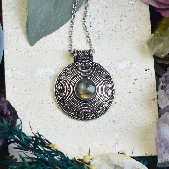 Miedziany posrebrzany wisiorek z labradorytem - etniczny, boho #675