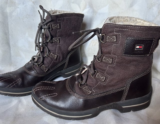 Tommy Hilfinger ocieplane z futrem w środku botki trapery wiązane 39/40