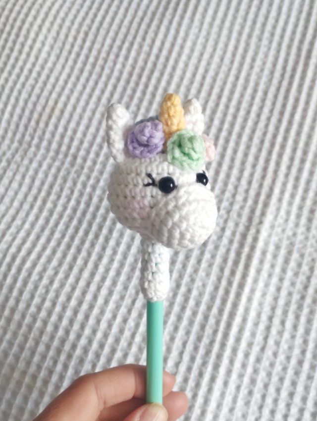 ozdoba na ołówek jednorożec