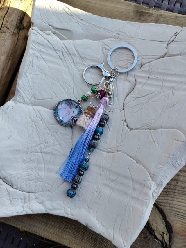 Brelok Niebieski Kwiat z chwostem i koralikami