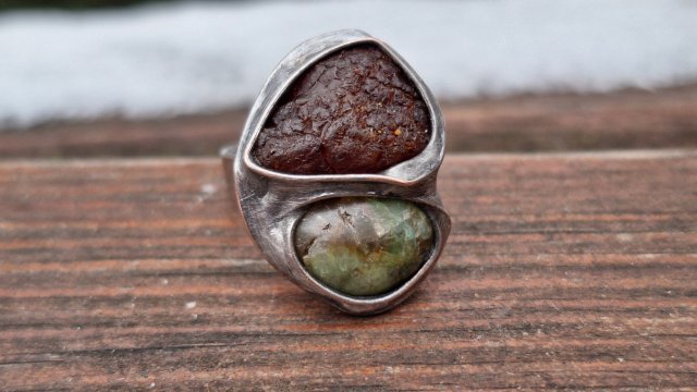 Surowy z zielonym - pierścionek regulowany