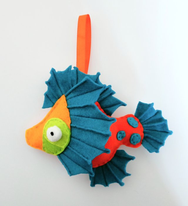 Rybka z filcu na sznureczku - zawieszka