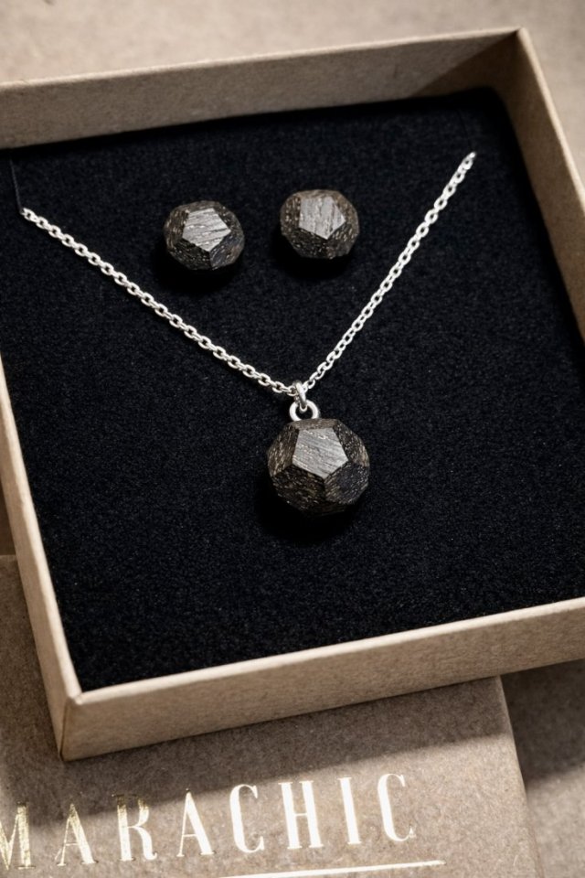 Komplet biżuterii z diamentami z czarnego dębu