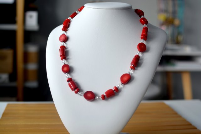 NASZYJNIK ROJO CLASSICO KORAL, KRYSZTAŁ GÓRSKI