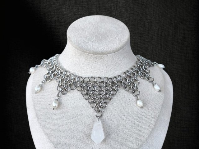Choker chainmaille z perłami i kwarcem górskim, elficki fairycore