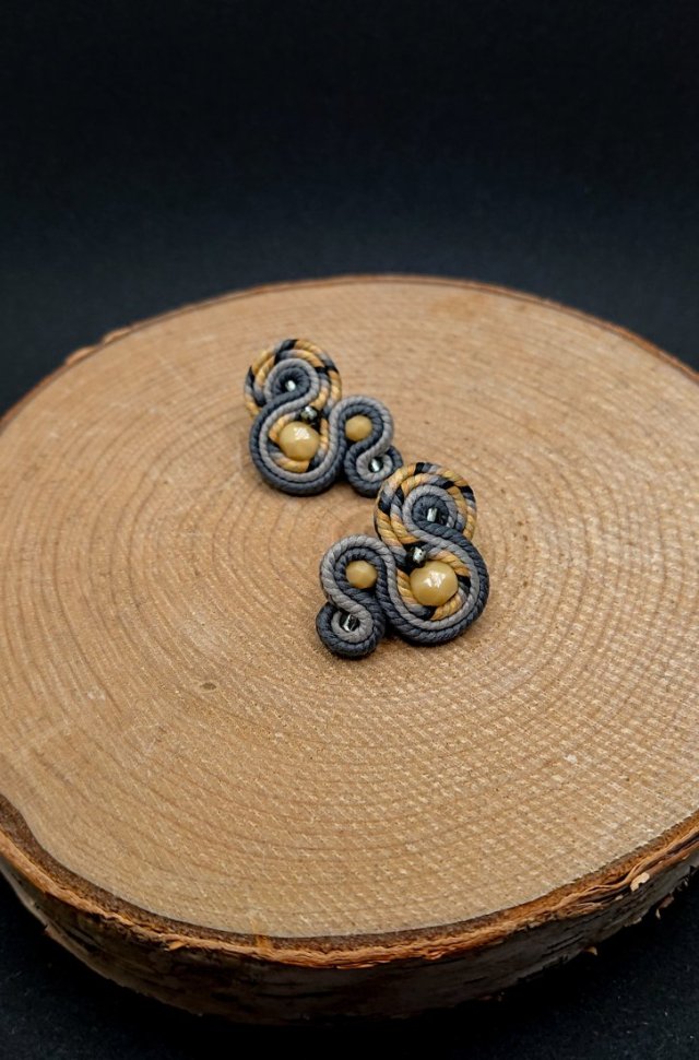 Kolczyki sutasz sztyfty 16