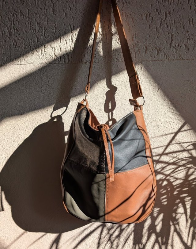 Kubełek Skórzana torba  w kolorach koniaku złota i zieleni