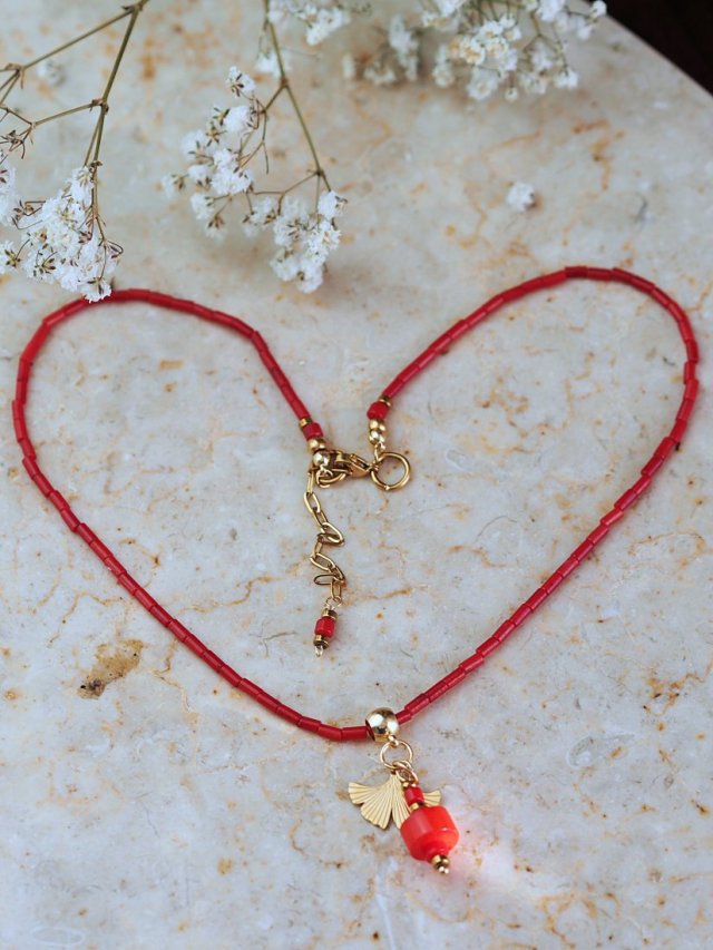 Naszyjnik z czerwonego korala z miłorzębem – biżuteria handmade | Prezent na Dzień Kobiet i Walentynki | DomilkowyDomek