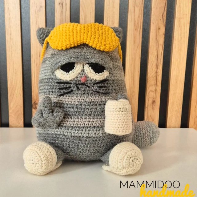 Szydełkowy kot ozdoba domu