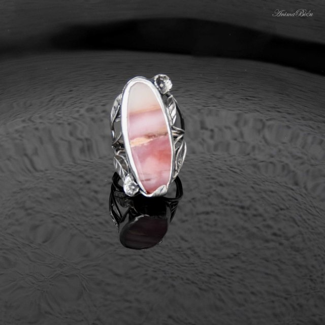 Pierścionek srebrny z różowym opalem regulowany