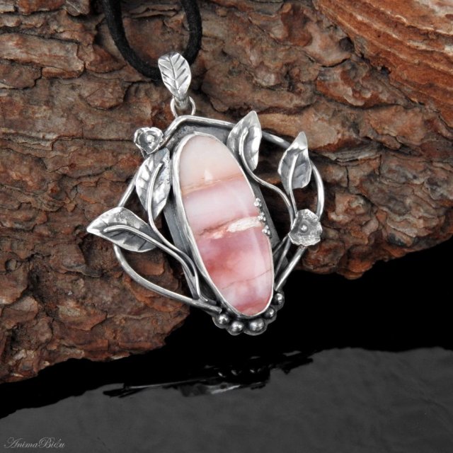 Wisiorek srebrny z różowym opalem liściasty