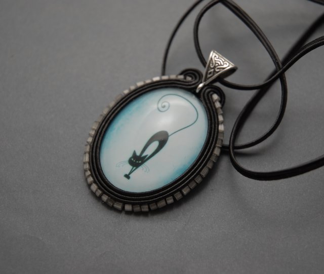 wisiorek sutasz z kotem