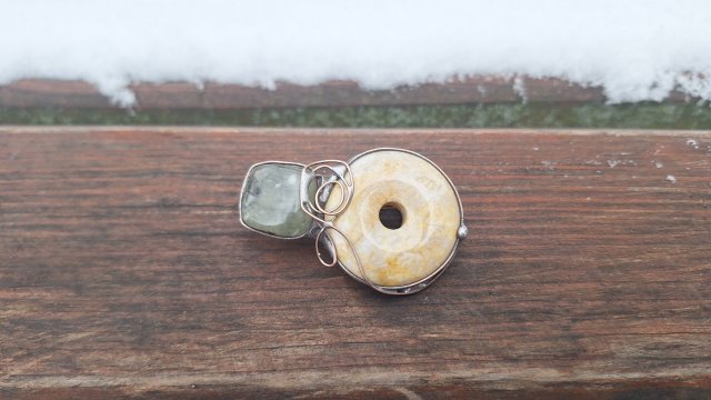 Koral z prenitem - broszka