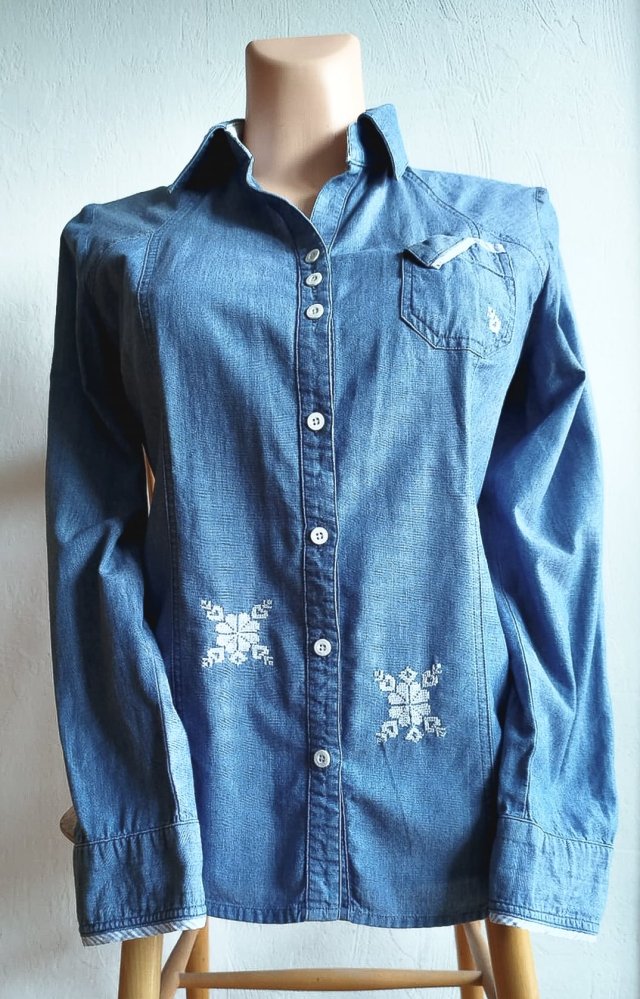 Elegancka koszula z haftem