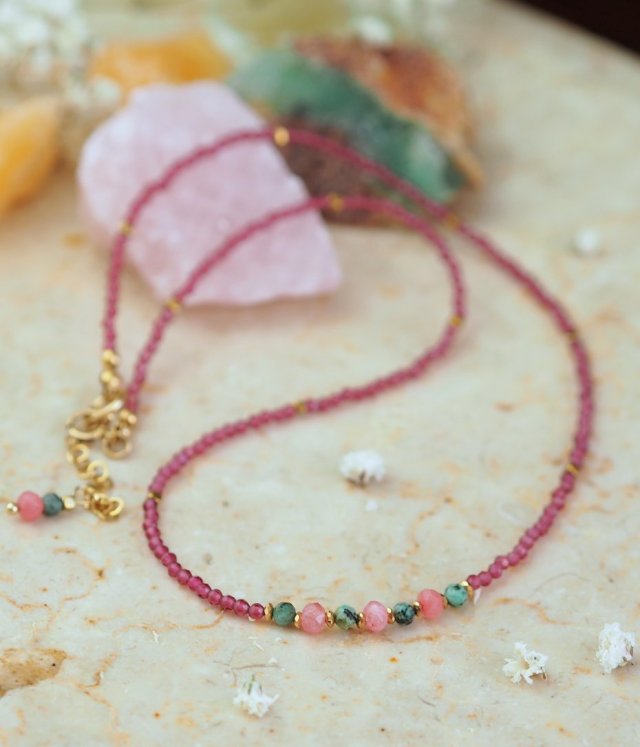 Naszyjnik z różowego spinela, turkusu i jadeitu – biżuteria z kamieni naturalnych | DomilkowyDomek