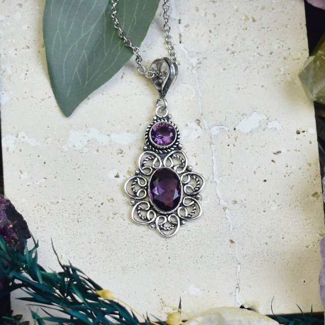 Miedziany posrebrzany wisiorek z ametystem - etniczny, boho #681