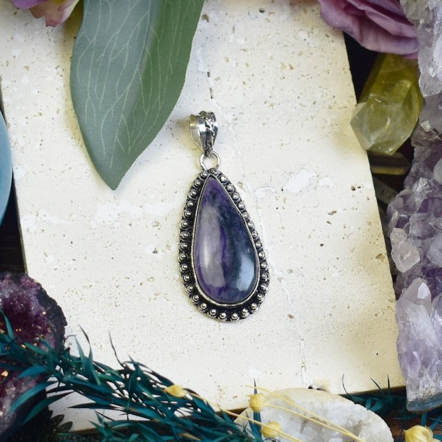 Posrebrzany miedziany wisiorek z charoitem #701