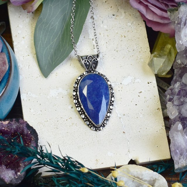 Posrebrzany miedziany wisiorek z szafirem syntetycznym #705