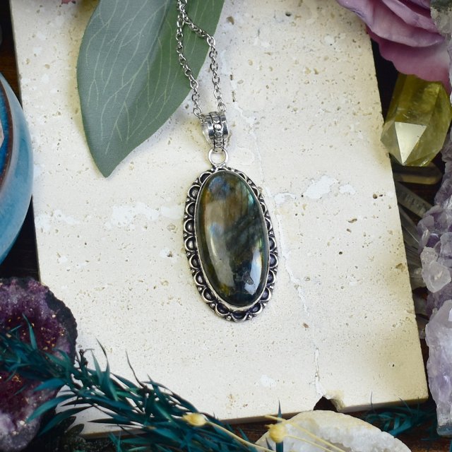 Posrebrzany miedziany wisiorek z labradorytem #712