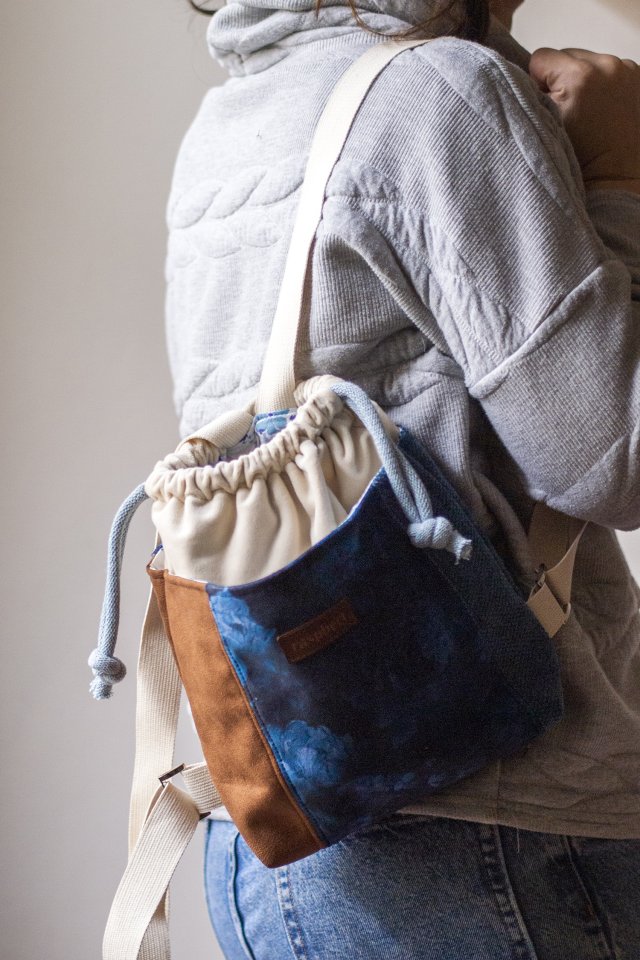 Kremowo-granatowy workoplecak mini z weluru